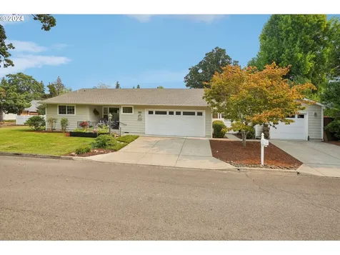901 Barger Street Silverton OR 97381