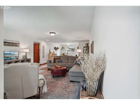 901 Barger Street Silverton OR 97381