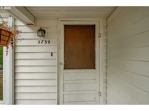 5734 Skyline Road S Salem OR 97306