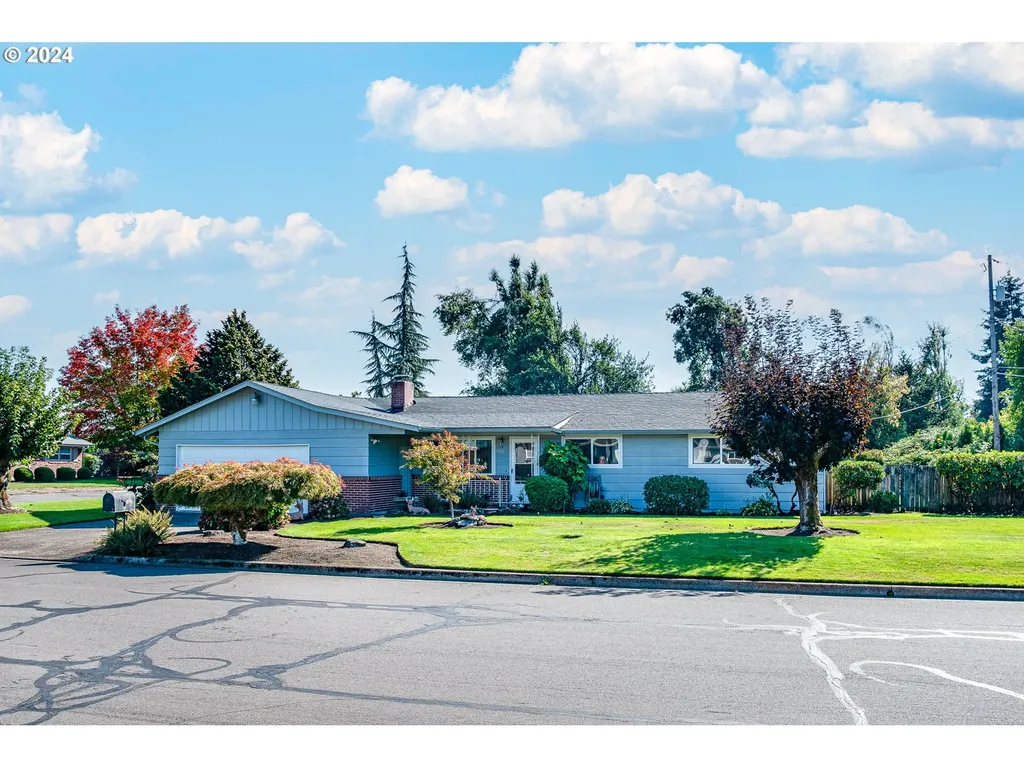 1977 Lomond Avenue Springfield OR 97477