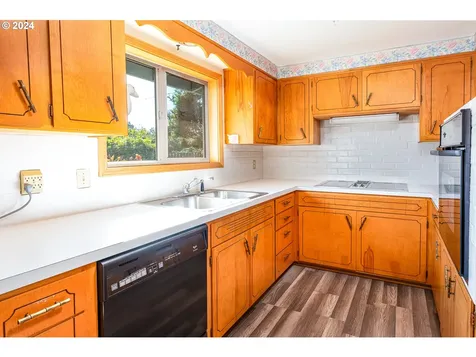 1977 Lomond Avenue Springfield OR 97477
