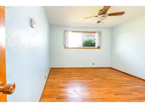 1977 Lomond Avenue Springfield OR 97477