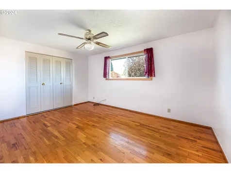 1977 Lomond Avenue Springfield OR 97477