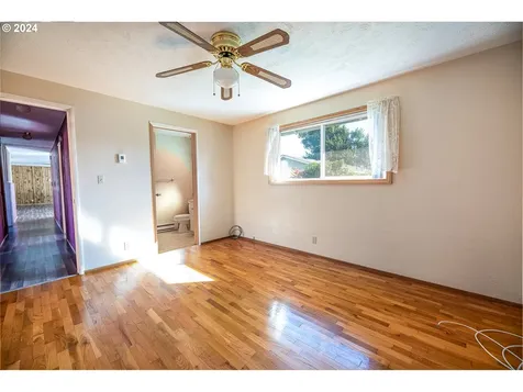 1977 Lomond Avenue Springfield OR 97477