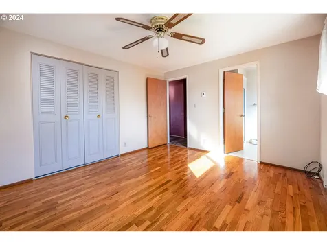 1977 Lomond Avenue Springfield OR 97477