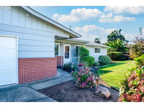 1977 Lomond Avenue Springfield OR 97477