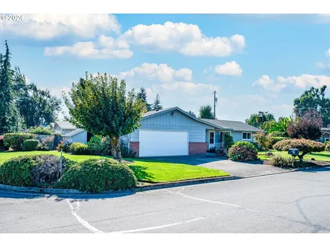1977 Lomond Avenue Springfield OR 97477