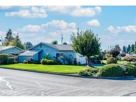 1977 Lomond Avenue Springfield OR 97477