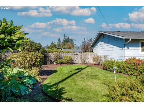 1977 Lomond Avenue Springfield OR 97477