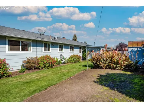 1977 Lomond Avenue Springfield OR 97477