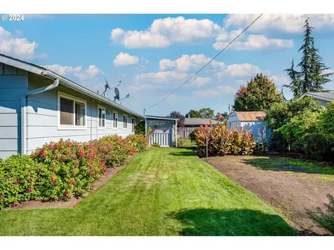 1977 Lomond Avenue Springfield OR 97477