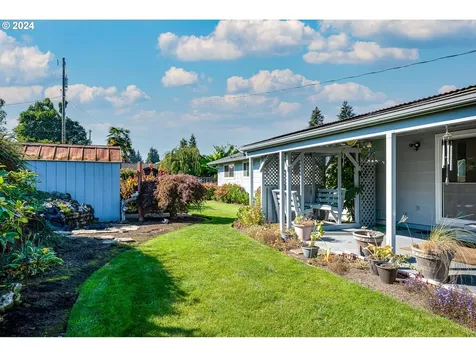 1977 Lomond Avenue Springfield OR 97477