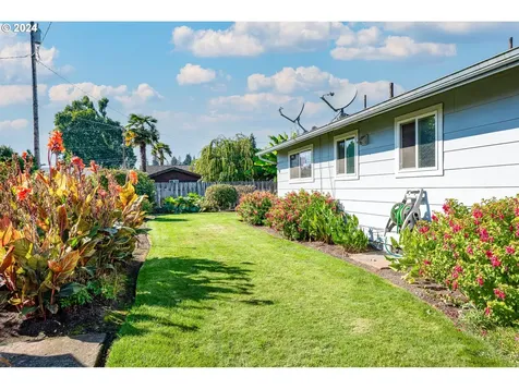 1977 Lomond Avenue Springfield OR 97477