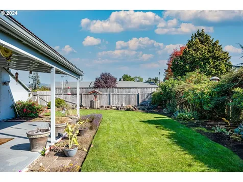 1977 Lomond Avenue Springfield OR 97477