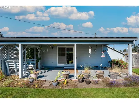 1977 Lomond Avenue Springfield OR 97477