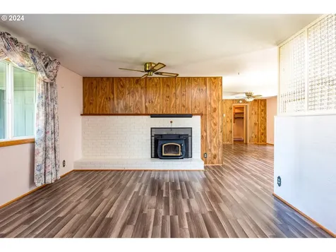 1977 Lomond Avenue Springfield OR 97477