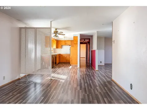 1977 Lomond Avenue Springfield OR 97477
