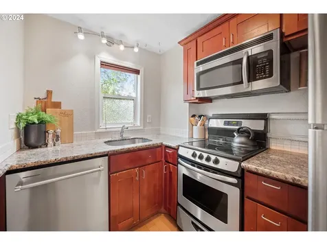 7204 N Albina Avenue Portland OR 97217