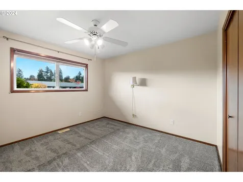 1235 NE 135th Avenue Portland OR 97230