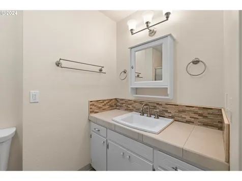 1235 NE 135th Avenue Portland OR 97230