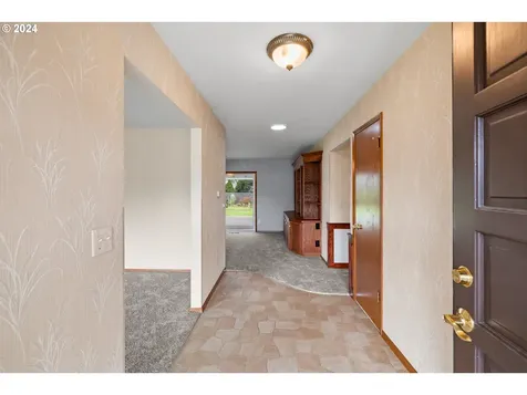 1235 NE 135th Avenue Portland OR 97230