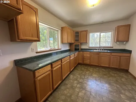 10000 S Bank Drive Roseburg OR 97470