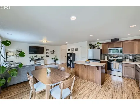 13011 NE 114th Way Vancouver WA 98682