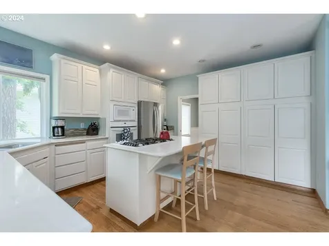 8566 Sw Ravine Drive Beaverton OR 97007