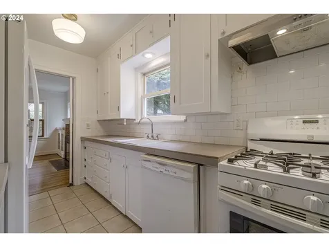8109 Sw 40th Avenue Portland OR 97219