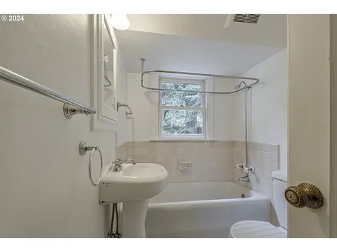 8109 Sw 40th Avenue Portland OR 97219
