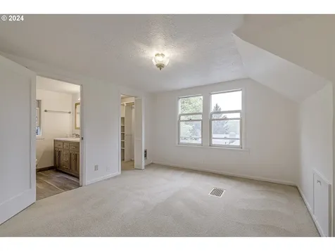 8109 Sw 40th Avenue Portland OR 97219