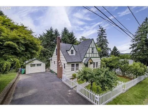 8109 Sw 40th Avenue Portland OR 97219