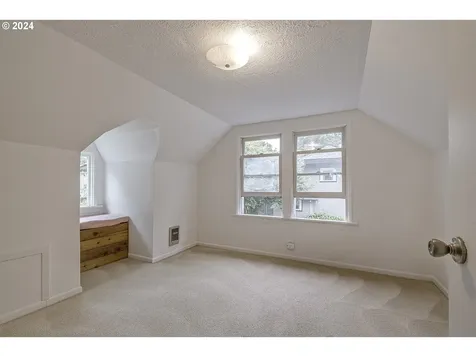 8109 Sw 40th Avenue Portland OR 97219