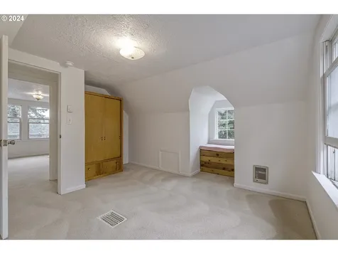 8109 Sw 40th Avenue Portland OR 97219