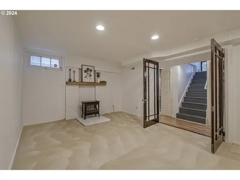 8109 Sw 40th Avenue Portland OR 97219