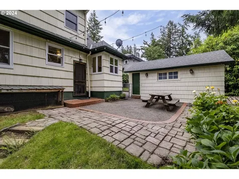 8109 Sw 40th Avenue Portland OR 97219