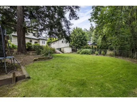 8109 Sw 40th Avenue Portland OR 97219