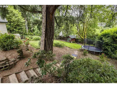 8109 Sw 40th Avenue Portland OR 97219