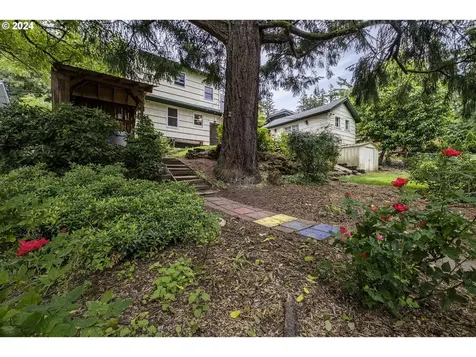 8109 Sw 40th Avenue Portland OR 97219