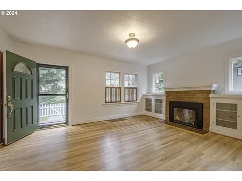 8109 Sw 40th Avenue Portland OR 97219
