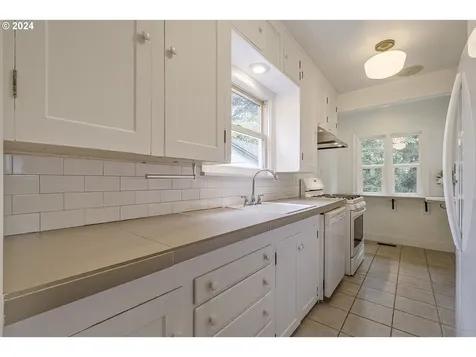 8109 Sw 40th Avenue Portland OR 97219