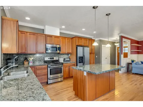 1735 22nd Street Hood River OR 97031