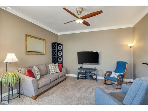 1735 22nd Street Hood River OR 97031