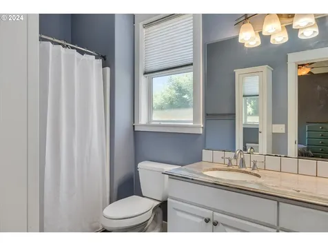 1735 22nd Street Hood River OR 97031