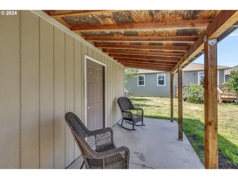 1735 22nd Street Hood River OR 97031