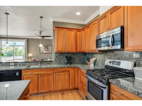 1735 22nd Street Hood River OR 97031