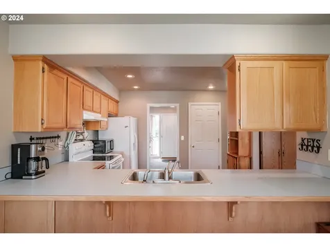 1398 Bentley Street E Monmouth OR 97361