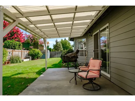 1398 Bentley Street E Monmouth OR 97361