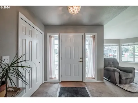 1398 Bentley Street E Monmouth OR 97361