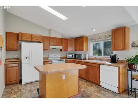 18305 Nestucca Drive Cloverdale OR 97112